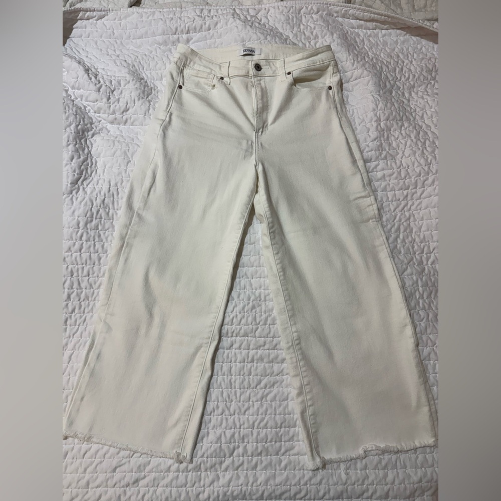 Zenana off white Jeans size 31, cropped wide leg, stretchy.